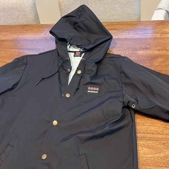 Independent size M nylon button jacket with hood. Basically new and very vintage - Picture 2 of 8